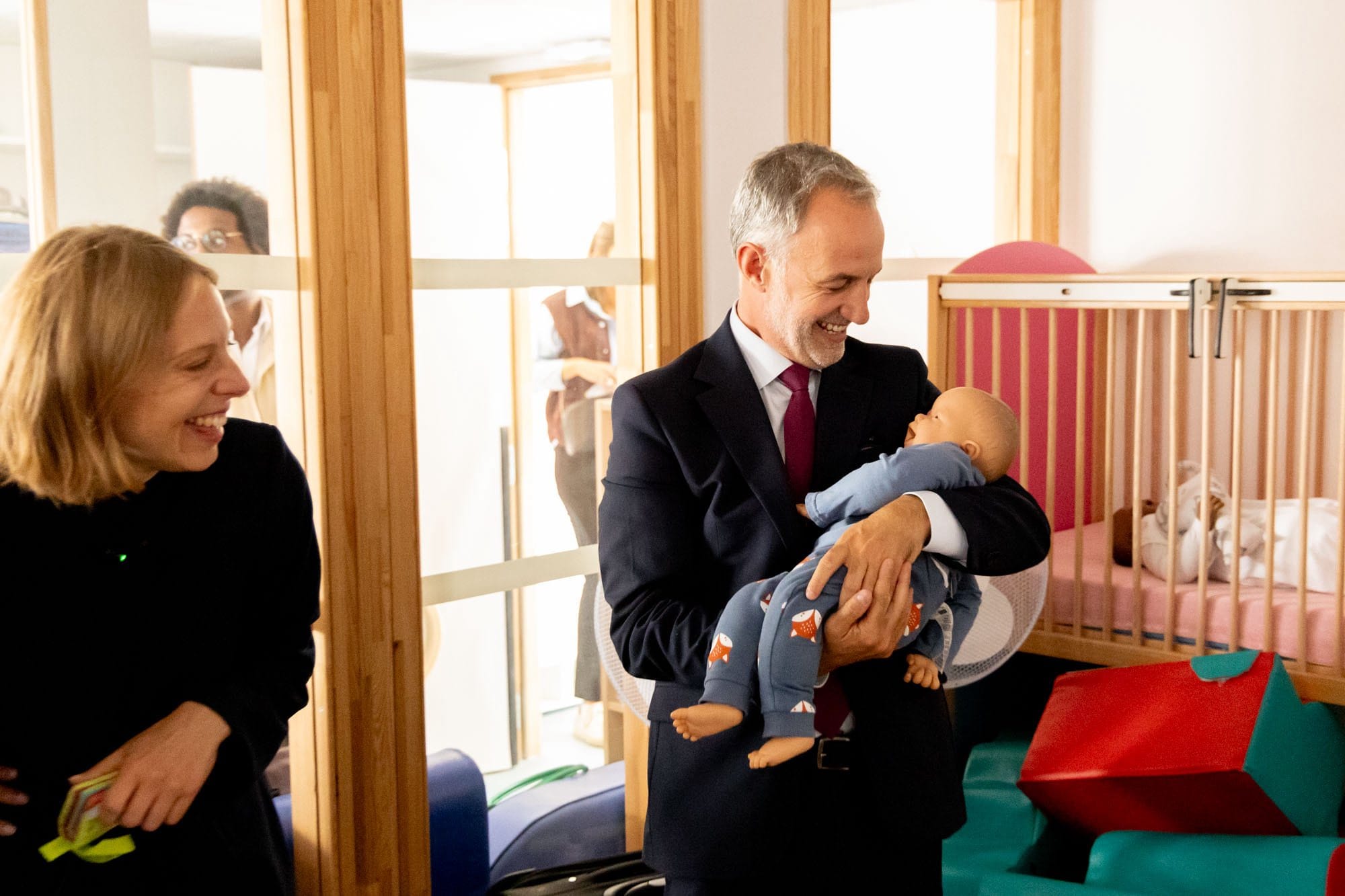 Grégoire et le poupon : la tendresse à une semaine du Sénat