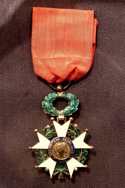 Insigne de chevalier de la Légion d’honneur conservé au Missouri History Museum.