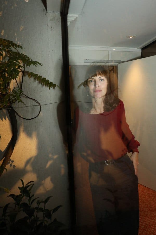 Vanessa Springora a écrit un livre sur sa séduction par M. Matzneff quand elle avait 14 ans. « J’avais effectivement cet objectif de l’enfermer dans un livre, de le prendre à son propre piège, » dit-elle.