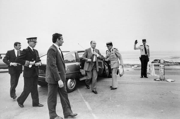 François Mitterrand, l’ancien président français, avait exprimé de l’admiration pour M. Matzneff à la sortie de son premier livre en 1965.
