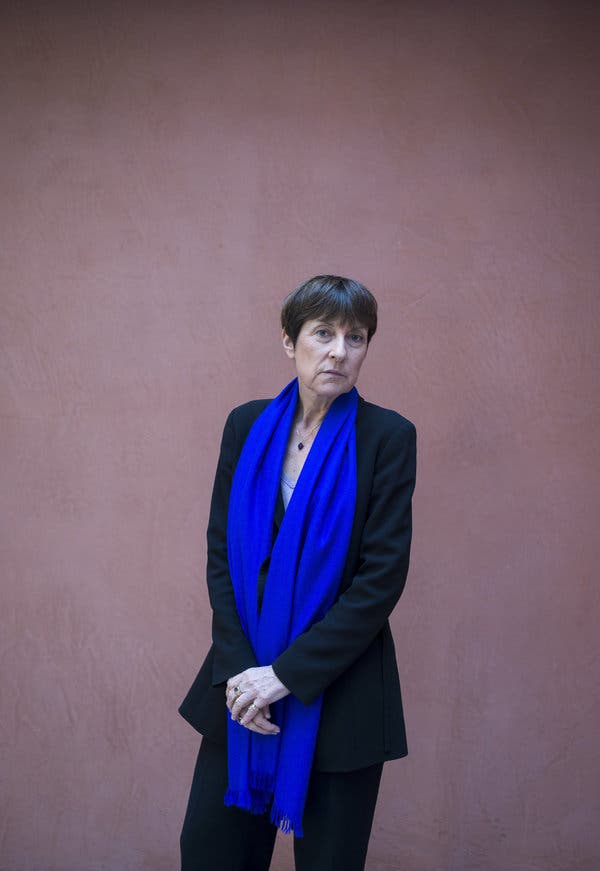 « Je le voyais comme un homme qui aime les jeunes filles. En France, on ne l’a jamais vu avec des garçons, » dit Josyane Savigneau.