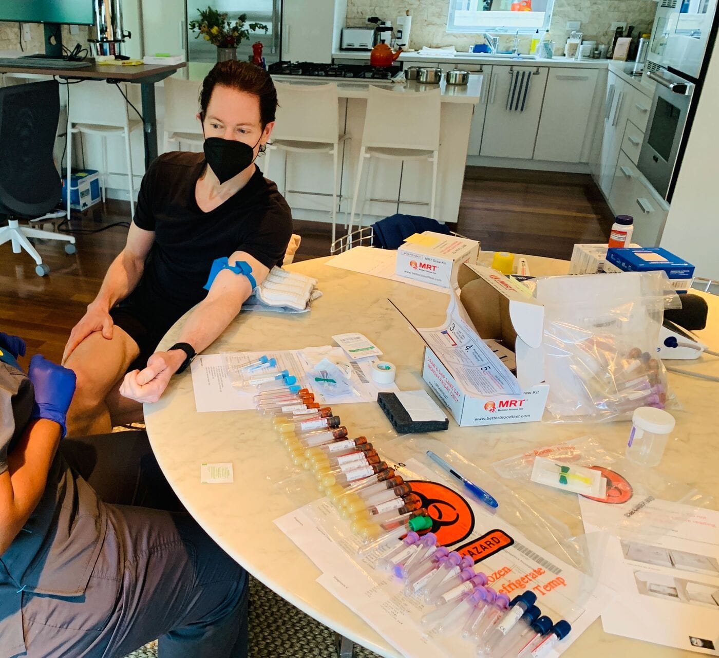 se rapporte à Comment avoir 18 ans à nouveau pour seulement 2 millions de dollars par an