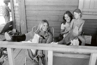 Sur le tournage des Novices de Guy Casaril.