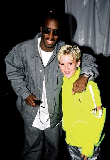 Avec un autre de ses protégés adolescents, le chanteur Aaron Carter, alors âgé de 11 ans. Il est décédé en 2022, peu après avoir révélé qu’il avait subi des agressions sexuelles.