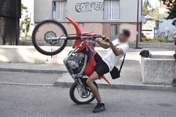 Scène de vie au Ponzo, quartier Monclar à Avignon