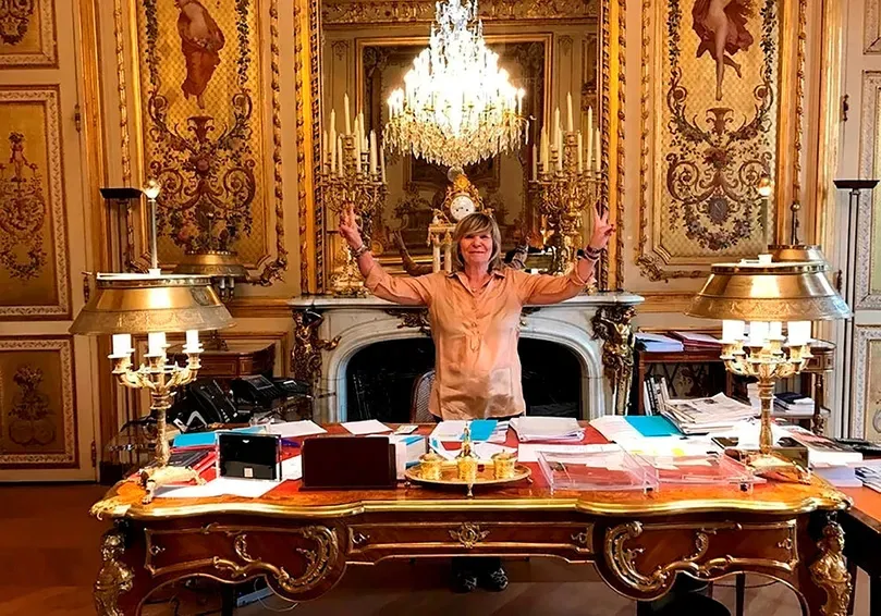 Les procès de Mimi Marchand embarrassent l’Élysée, Xavier Niel et Bernard Arnault