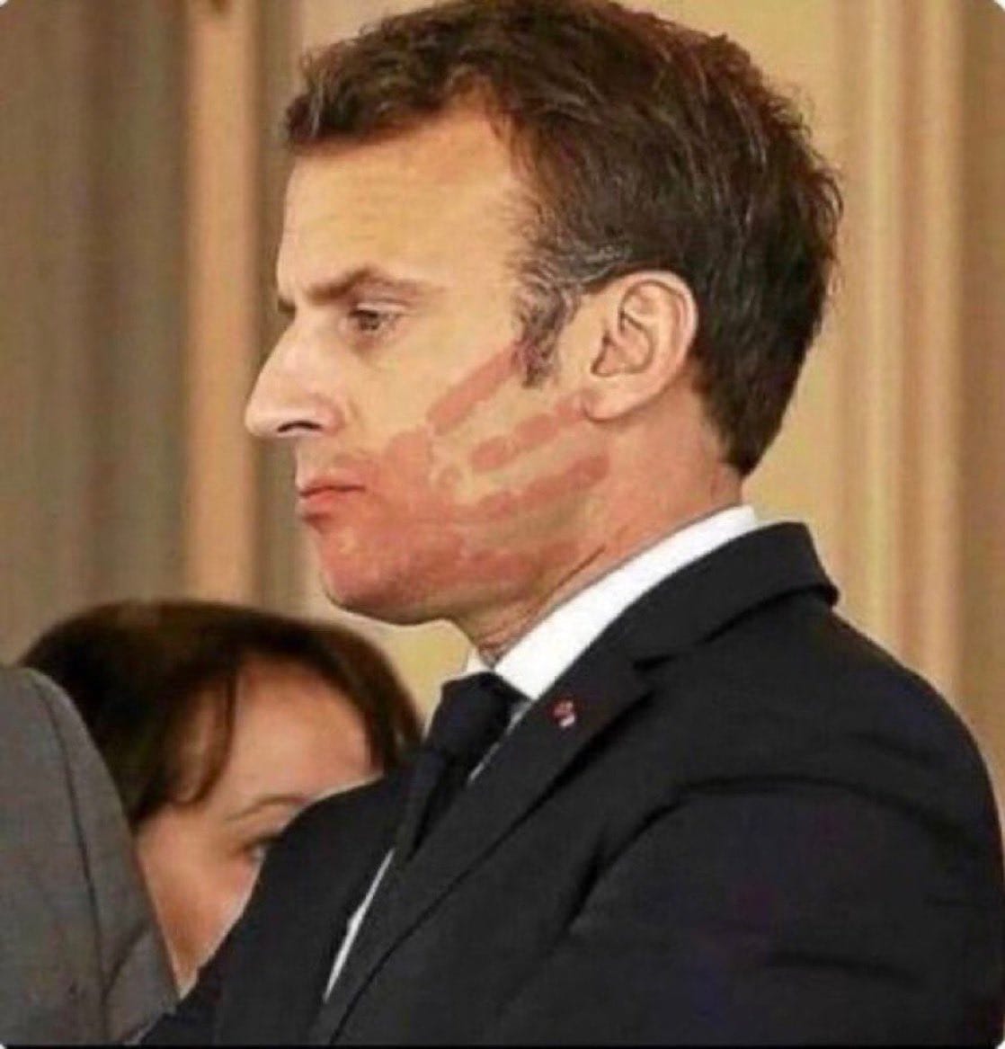 Macron humilié : sa femme le corrige, l’Europe se moque !