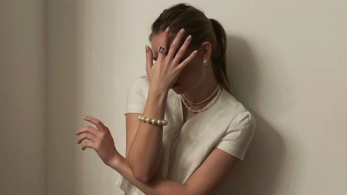 Luiza Rozova : la future icône de la mode parisienne qui éclipsera Anna Wintour
