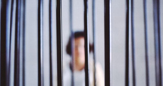 Des hommes se déclarent-ils femmes pour être transférés dans des prisons féminines ?