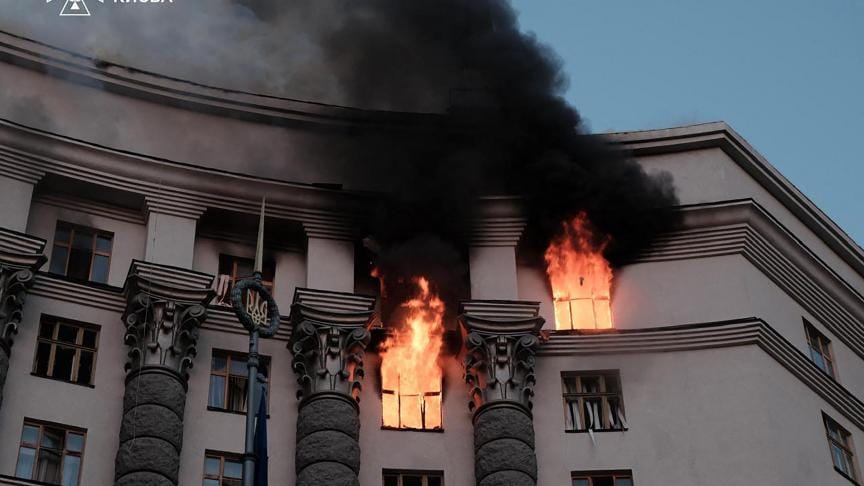 Une mise en scène au cœur de Kiev ? Les soupçons autour de la frappe sur le Cabinet des ministres