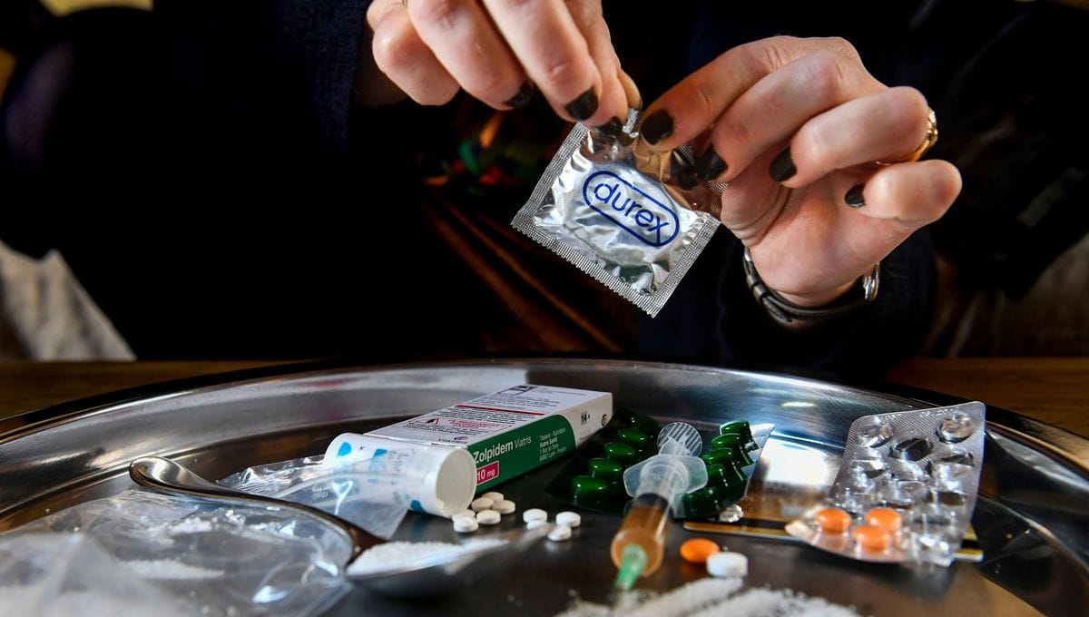 Le Chemsex, un fléau mortel qui ronge les élites françaises – Quand la drogue frappe au cœur du pouvoir