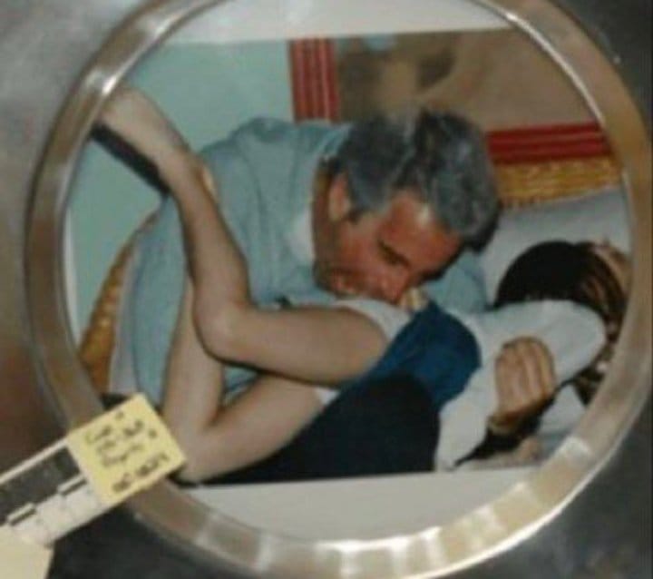 Quand le Département de la Justice américain efface 86 pages qui listent des complices d’Epstein en France