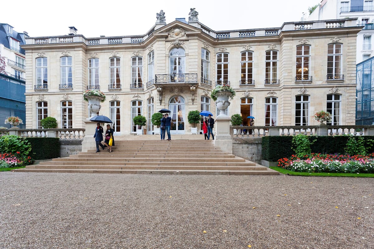 Façade de l'Hôtel de Matignon, résidence du Premier ministre, rue de Varenne à Paris