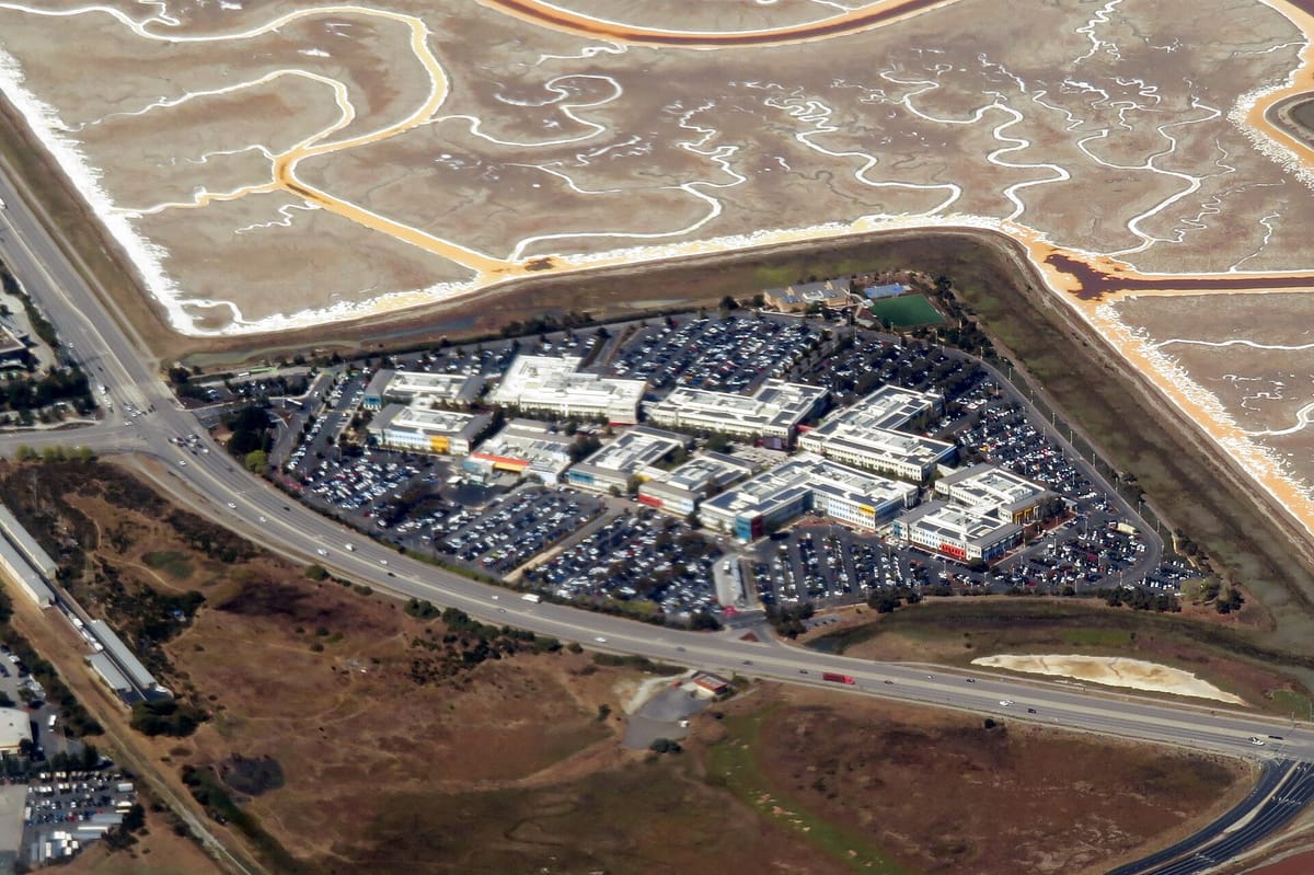 Vue aérienne du campus de Meta à Menlo Park, en Californie