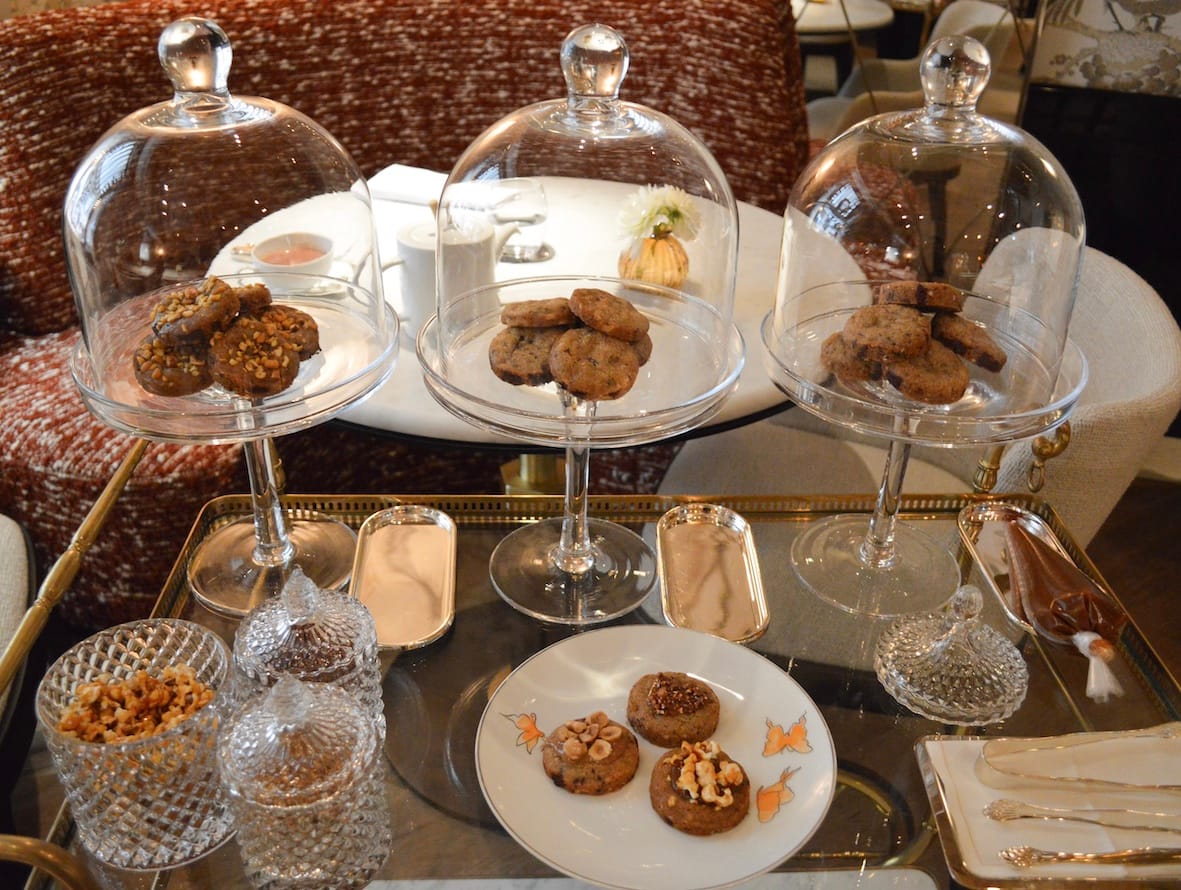 Le chariot commercial à cookies de Butterfly au Crillon, présenté en septembre 2023. Ce sont les pâtisseries destinées à la clientèle, pas les biscuits du restaurant du personnel.