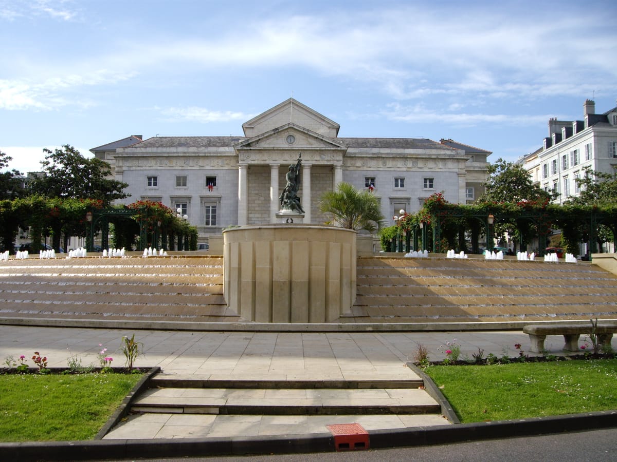 Le palais de justice de Pau et la place de la Libération, photographiés le 15 mai 2007. Une vue d’archive, sans lien avec une audience de l’affaire de Tarnos.