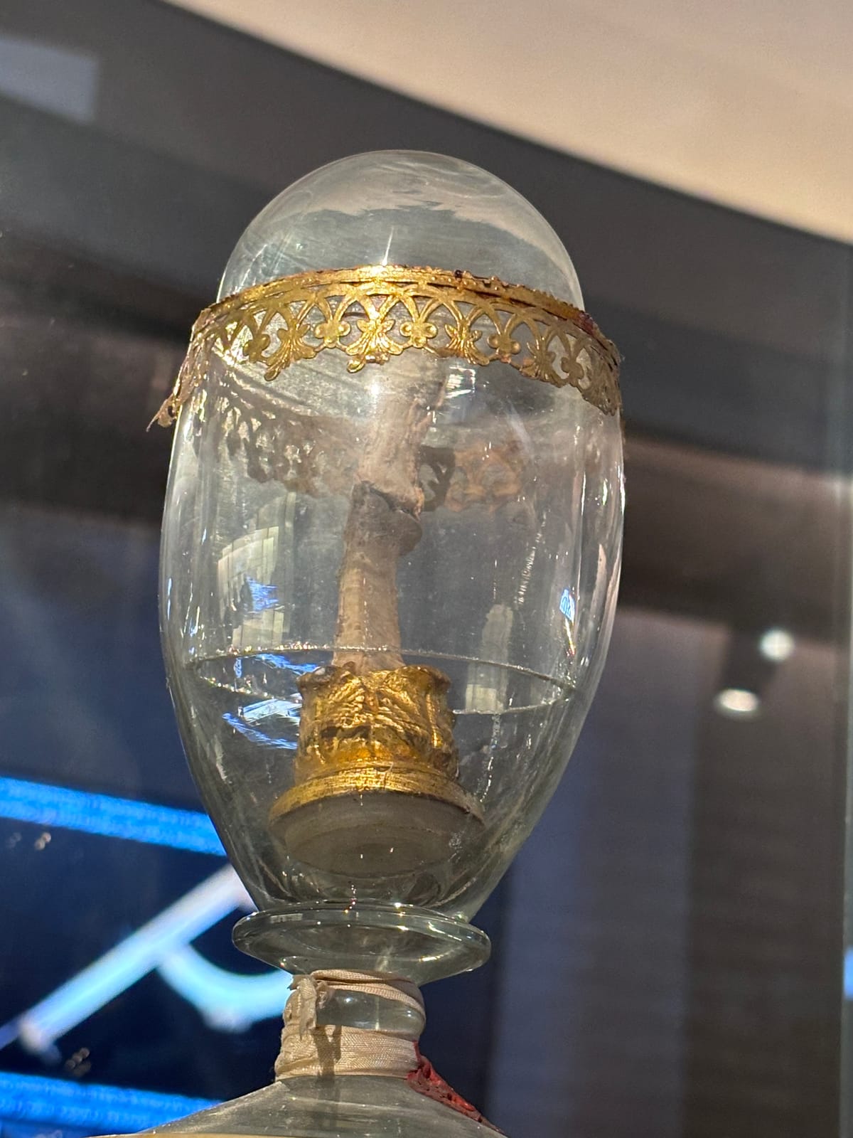 Le majeur de Galilée sous une cloche de verre et d’or