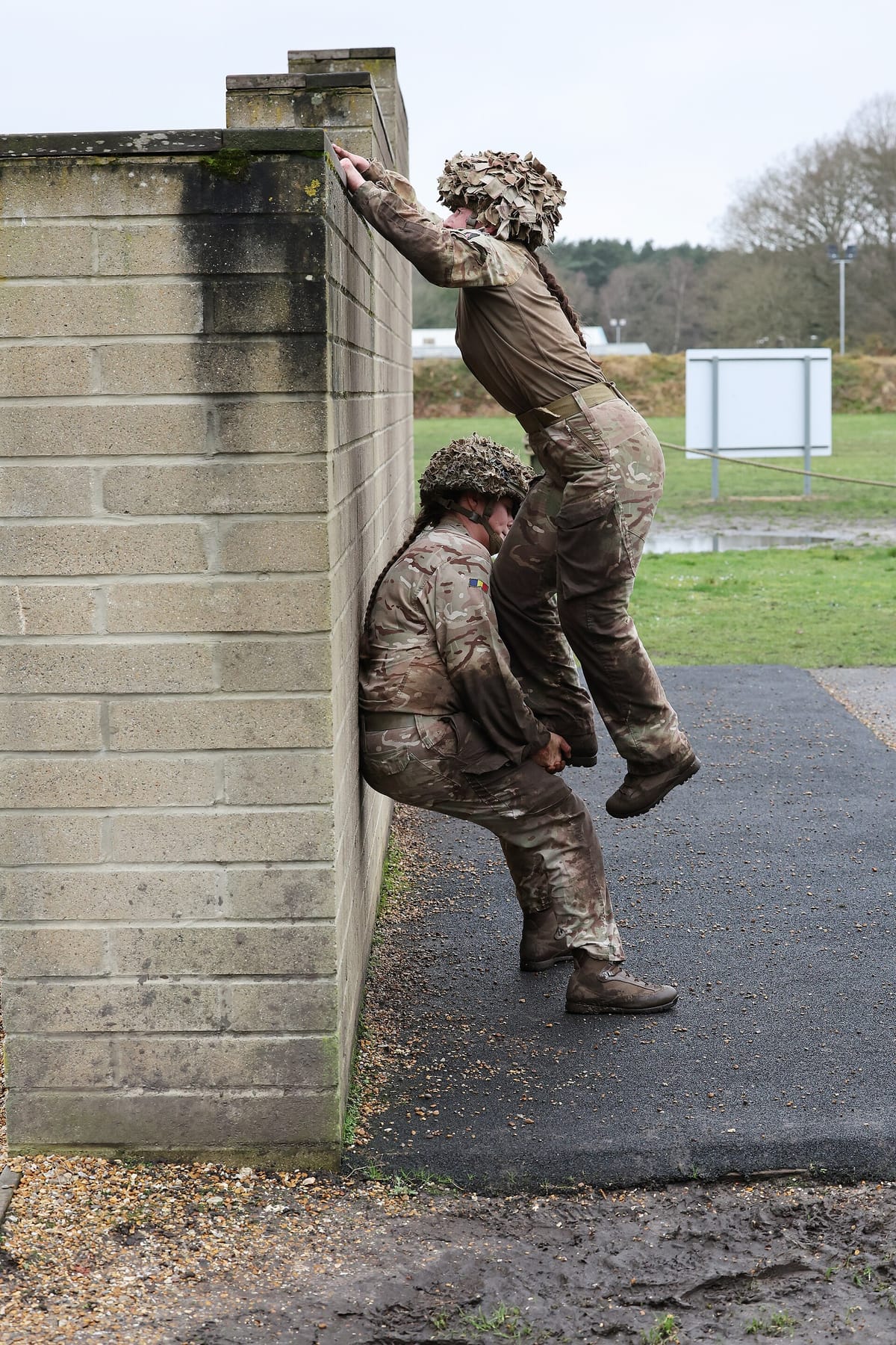 Des recrues de l’armée britannique à l’entraînement à Pirbright. Photographie d’archive : elle ne représente pas le rappel de la réserve prévu en 2027.
