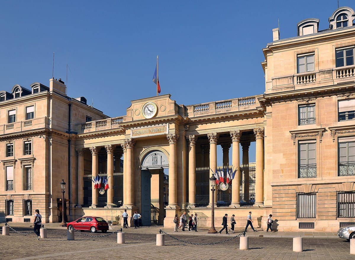 Façade arrière du Palais Bourbon, siège de l’Assemblée nationale. Photographie d’archive : la prévention des violences dans le périscolaire pose aussi la question du contrôle des politiques 