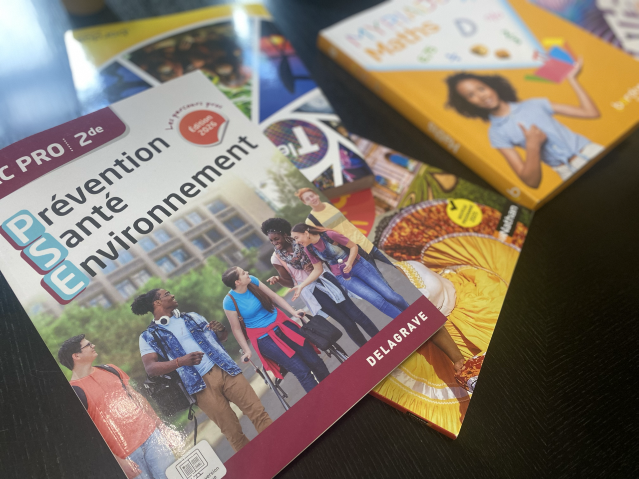 Trente trois jours. La Région voulait dix mois pour débrancher ses manuels.