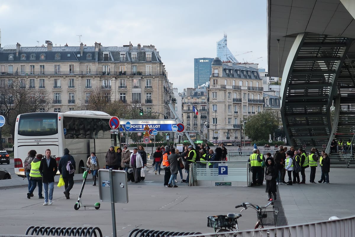 Gilets jaunes à la porte Maillot, Paris, 24 novembre 2018. Photo d’archive ; elle ne représente pas une mobilisation de2026.