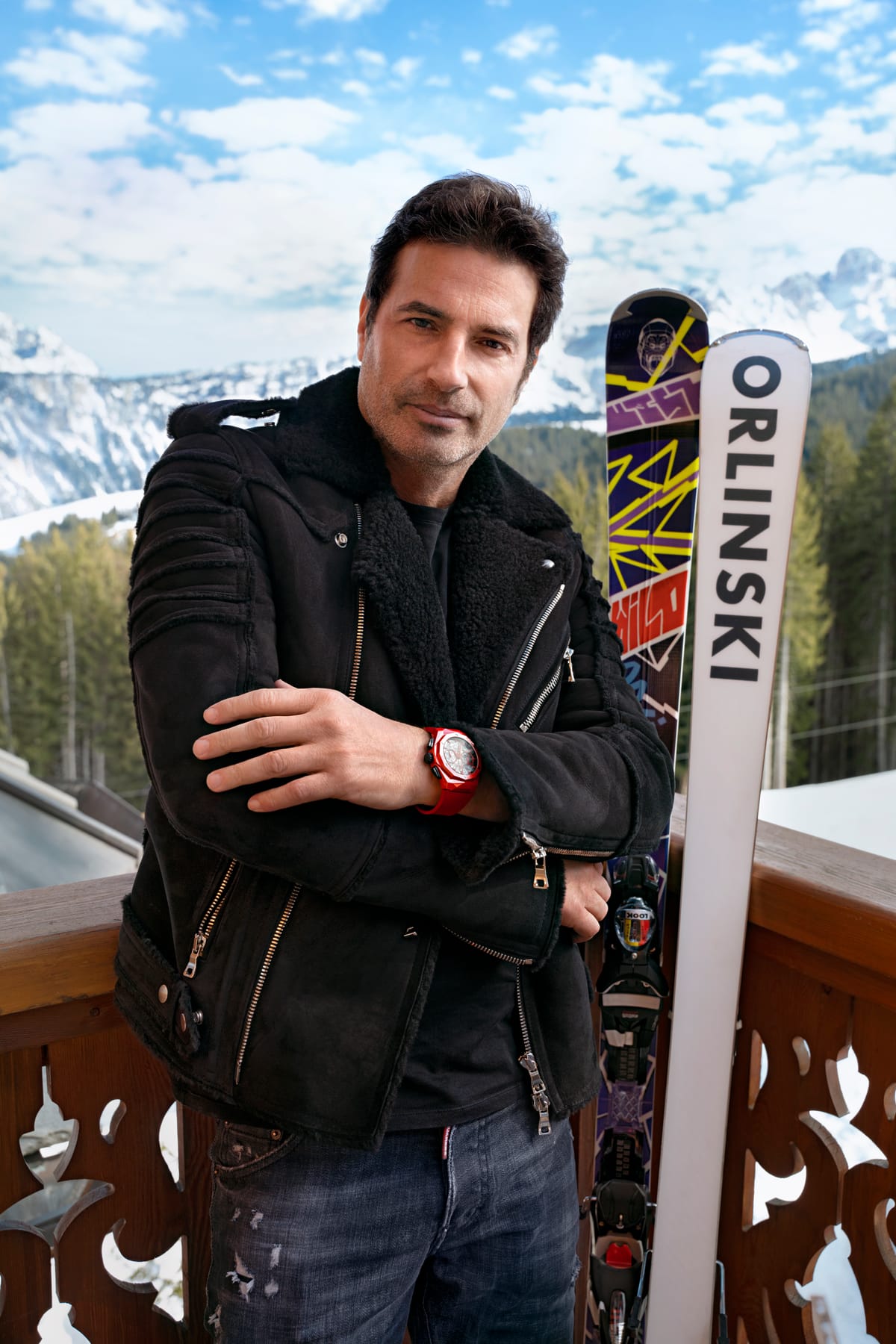 Richard Orlinski tenant des skis, portrait d’archives de 2019.