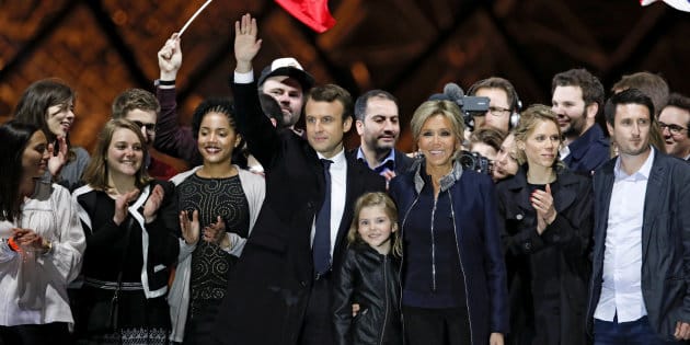 “Brigitte Trogneux, esposa de Macron es su controladora MK Ultra ¿y transexual como Michelle Obama?”.