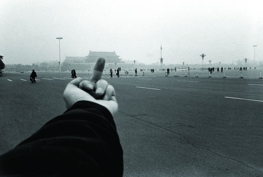 L’artiste Ai Weiwei a détecté des dispositifs d’écoute cachés dans son studio d’art