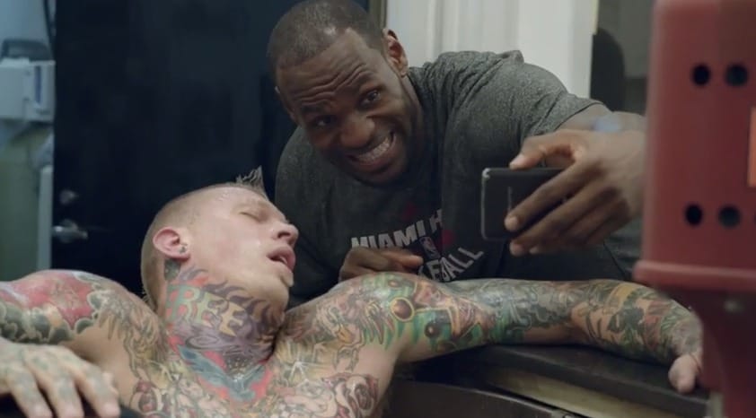 SAMSUNG SE PAIE LEBRON JAMES