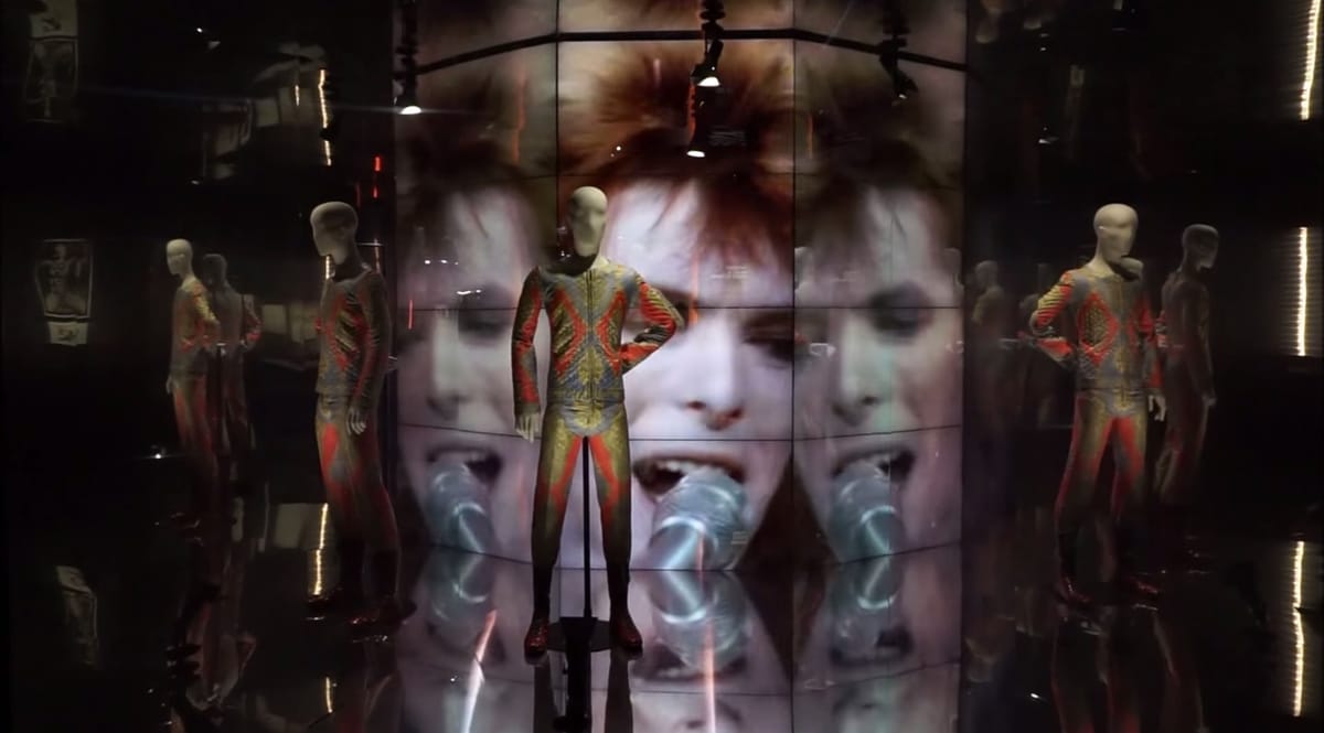 David Bowie Is : Visite guidée de l’exposition disponible ici