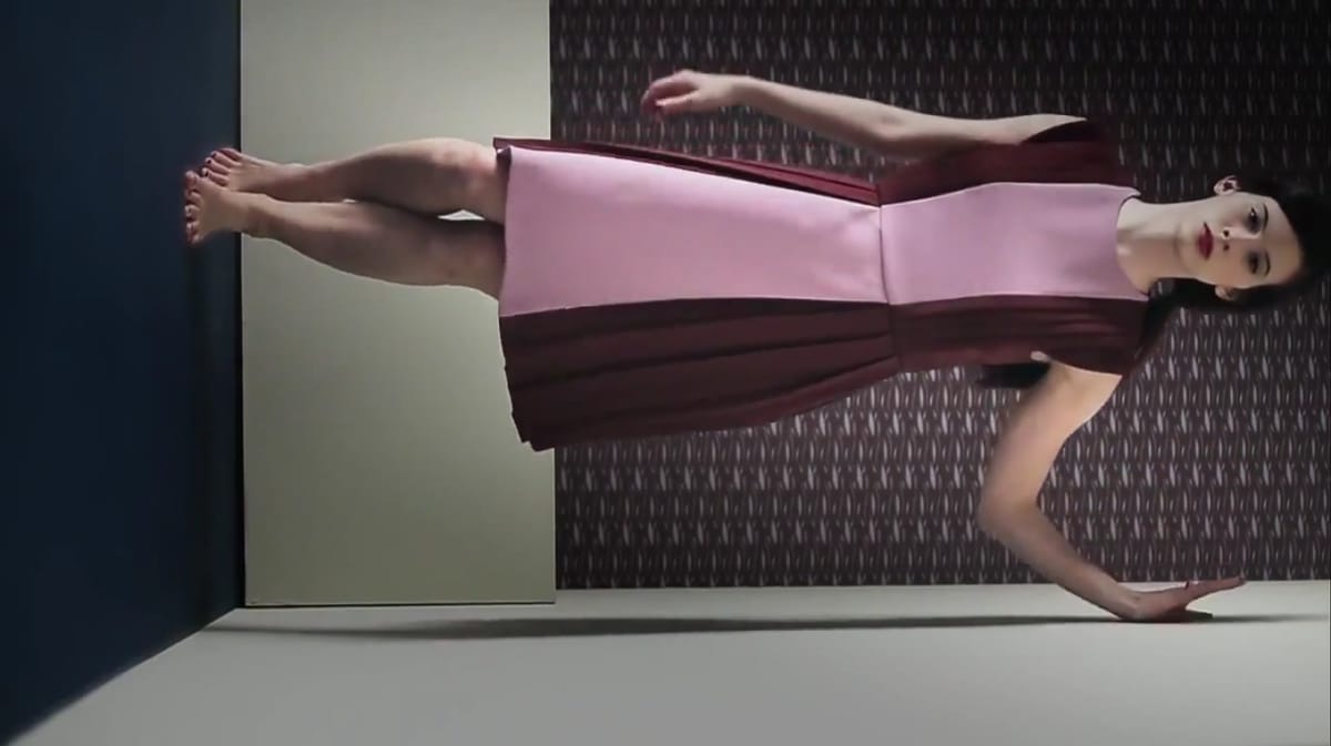 Enfin un film de mode en apesanteur [Mirror – TRU TRUSSARDI]