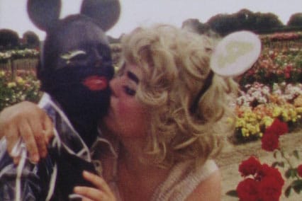 Tim Walker passe derrière la caméra