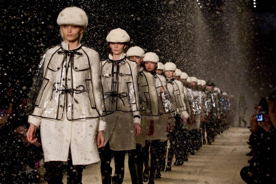 Burberry fait défiler des hologrammes