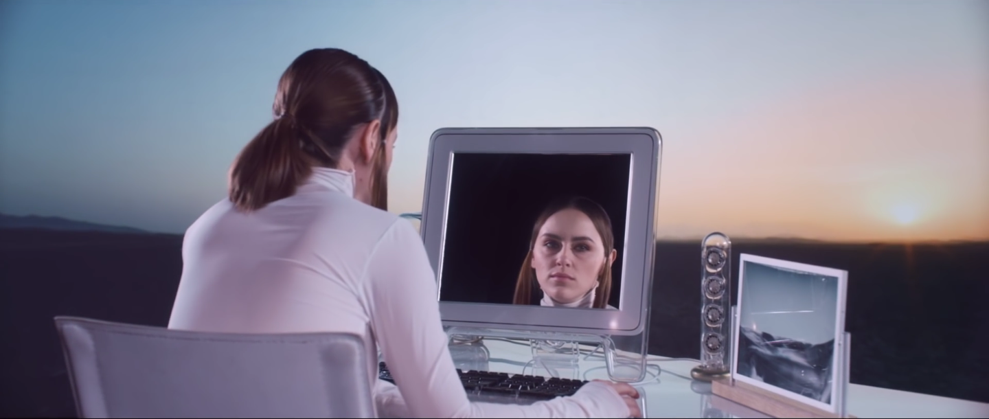La dernière femme sur terre mise en scène dans le dernier clip de Bonnie Banane