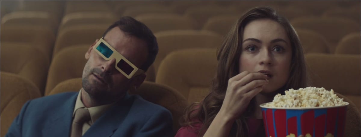 Mener une vie de couple ordinaire aux côtés de son mari plongé dans le coma, c’est le clip de Masato Riesser & Fabrice Coton
