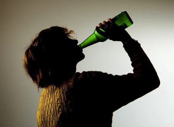 + 25% de décès liés à l’alcool au cours de la première année de la pandémie
