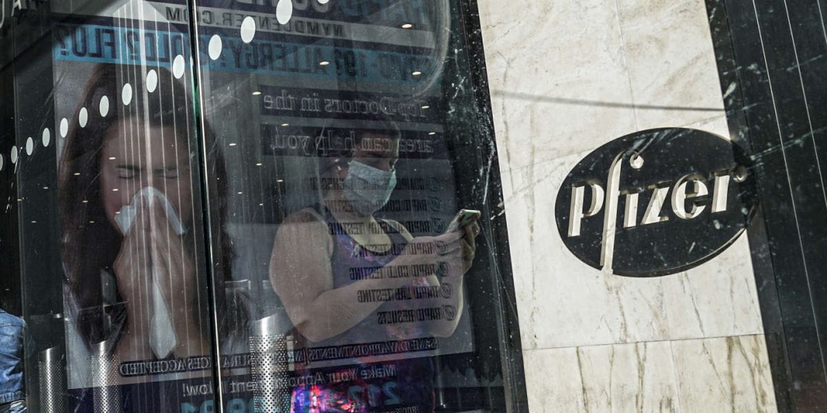 Selon Pfizer, le contact cutané avec les vaccinés peut transférer le contenu du vaccin aux non vaccinés