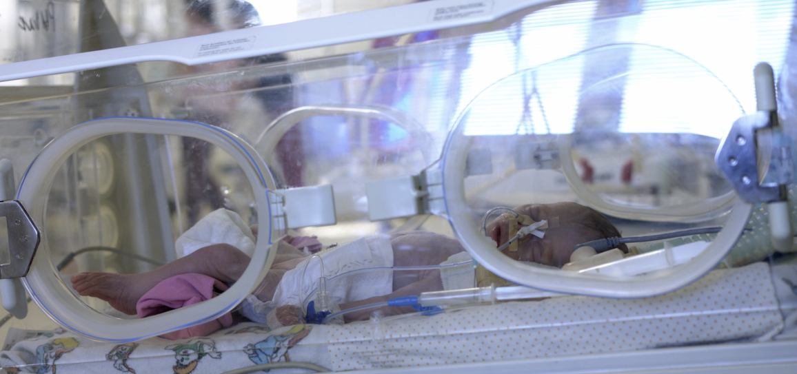 Selon le Daily Mail, en Australie, un nombre inquiétant de bébés en soins intensifs