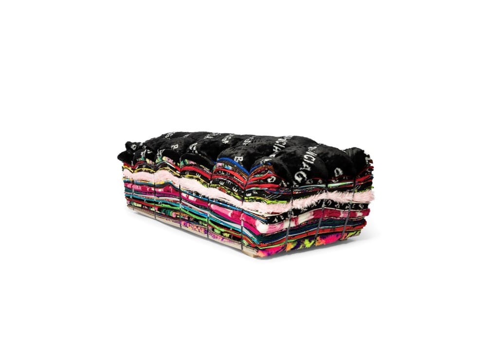 Balenciaga vend un matelas « fuckboy » pour 46 300 $