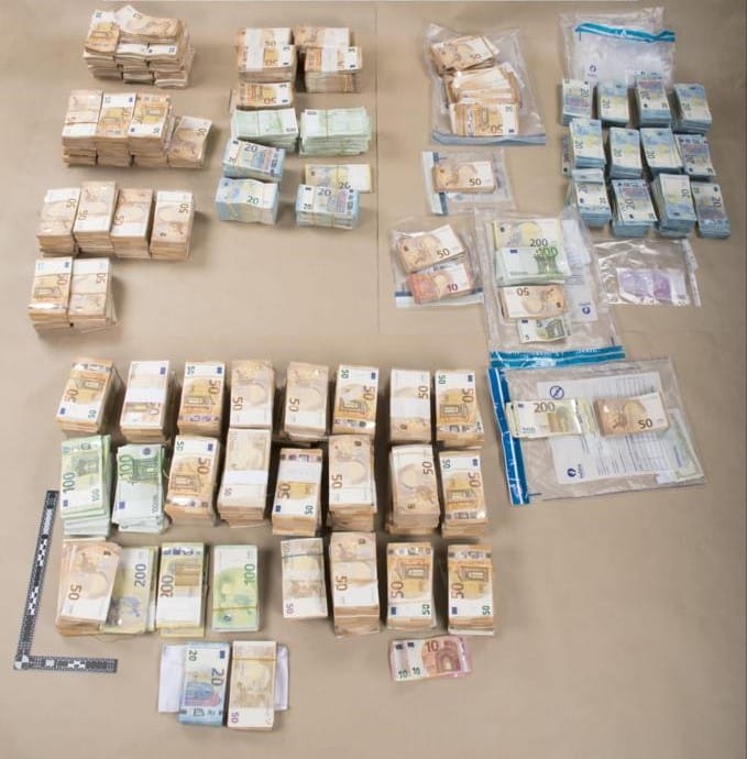 Des sacs de cash trouvés au domicile de la vice-présidente du Parlement européen