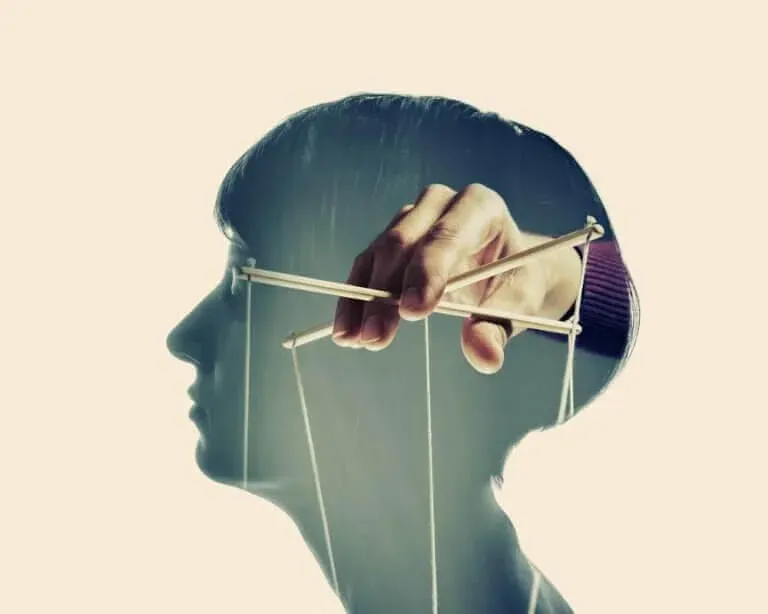 Comment fonctionne le contrôle mental réel