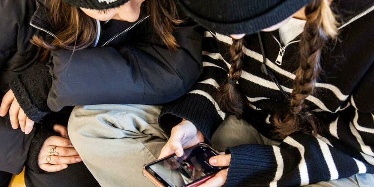Terre plate, astrologie… La crédulité des jeunes atteint des sommets