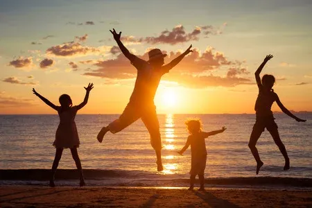 1 enfant sur 10 ne part jamais en vacances faute de moyens, selon l’Insee