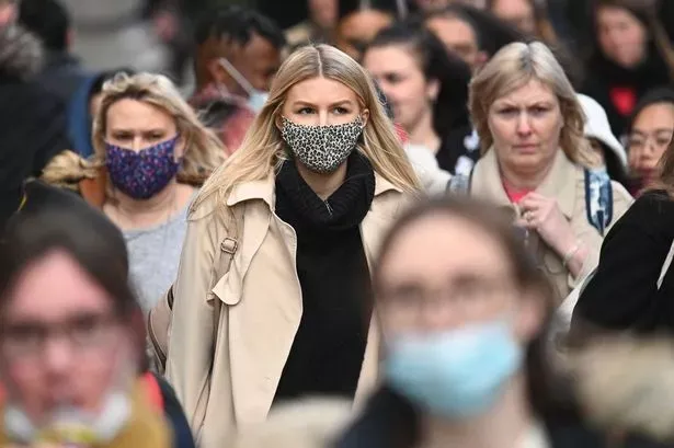 Le retour du Covid en Octobre 2023 : les scientifiques demandent de porter à nouveau des masques en raison du nouveau variant « BA.6 »