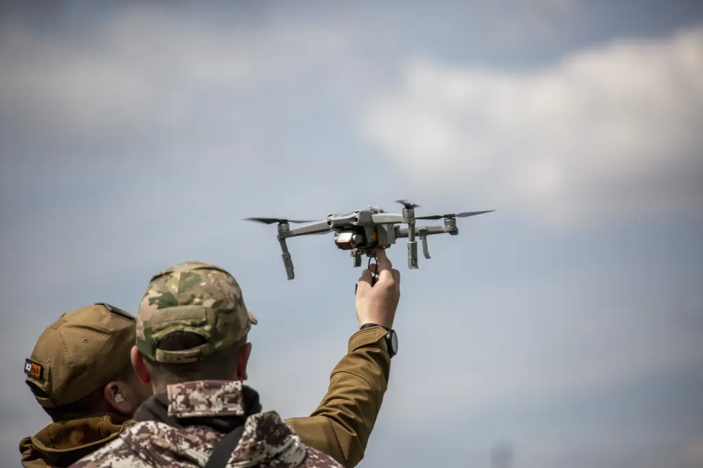La Russie accuse les États-Unis d’avoir l’intention de lâcher des moustiques porteurs de paludisme sur leurs troupes en utilisant des drones