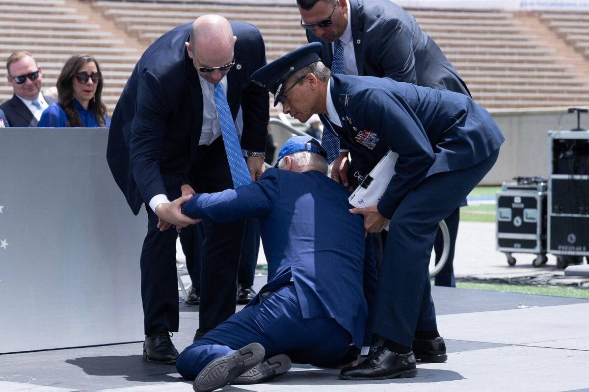 Voici comment l’État profond a préparé la chute de Biden