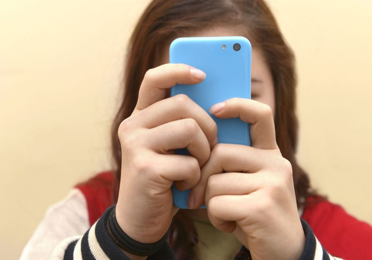 Qu’est-ce que l’automutilation numérique, cette pratique inquiétante qui touche de plus en plus de jeunes ?