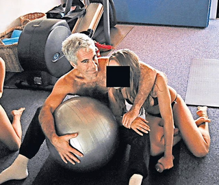 Epstein a ordonné l’étranglement et l’enterrement de deux jeunes filles après des séances de "sexe fetish brutal"