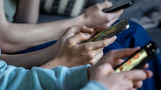 Le Conseil constitutionnel protège les moins de 15 ans du traitement de masse, pas de la censure