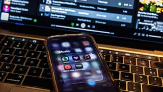 75 000 morceaux d'IA arrivent chaque jour. Spotify propose à leurs auteurs de se déclarer.